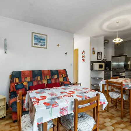 2 Bedroom Apartment For 7 아그